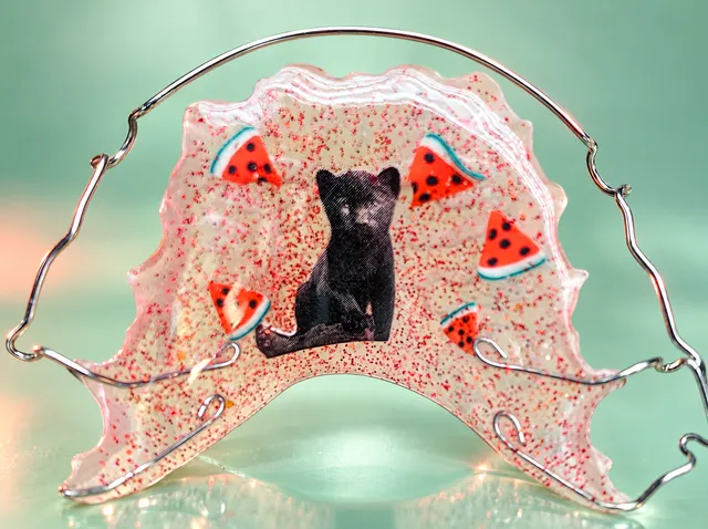 Melon glitter with a black kitten