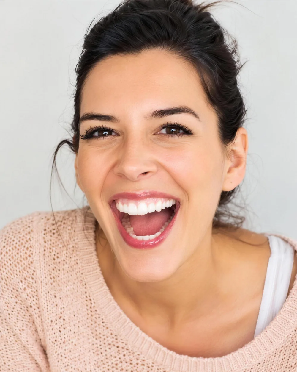 Michaela Moll lacht in die Kamera